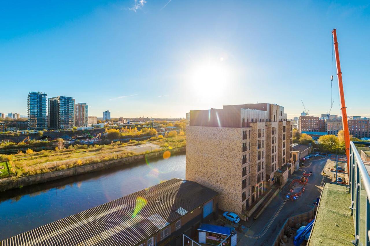 Spacious 3-bedroom In With Private Rooftop Terrace & Stunning Views *