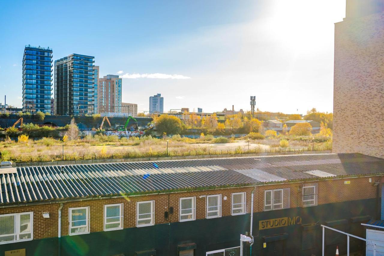Spacious 3-bedroom In With Private Rooftop Terrace & Stunning Views