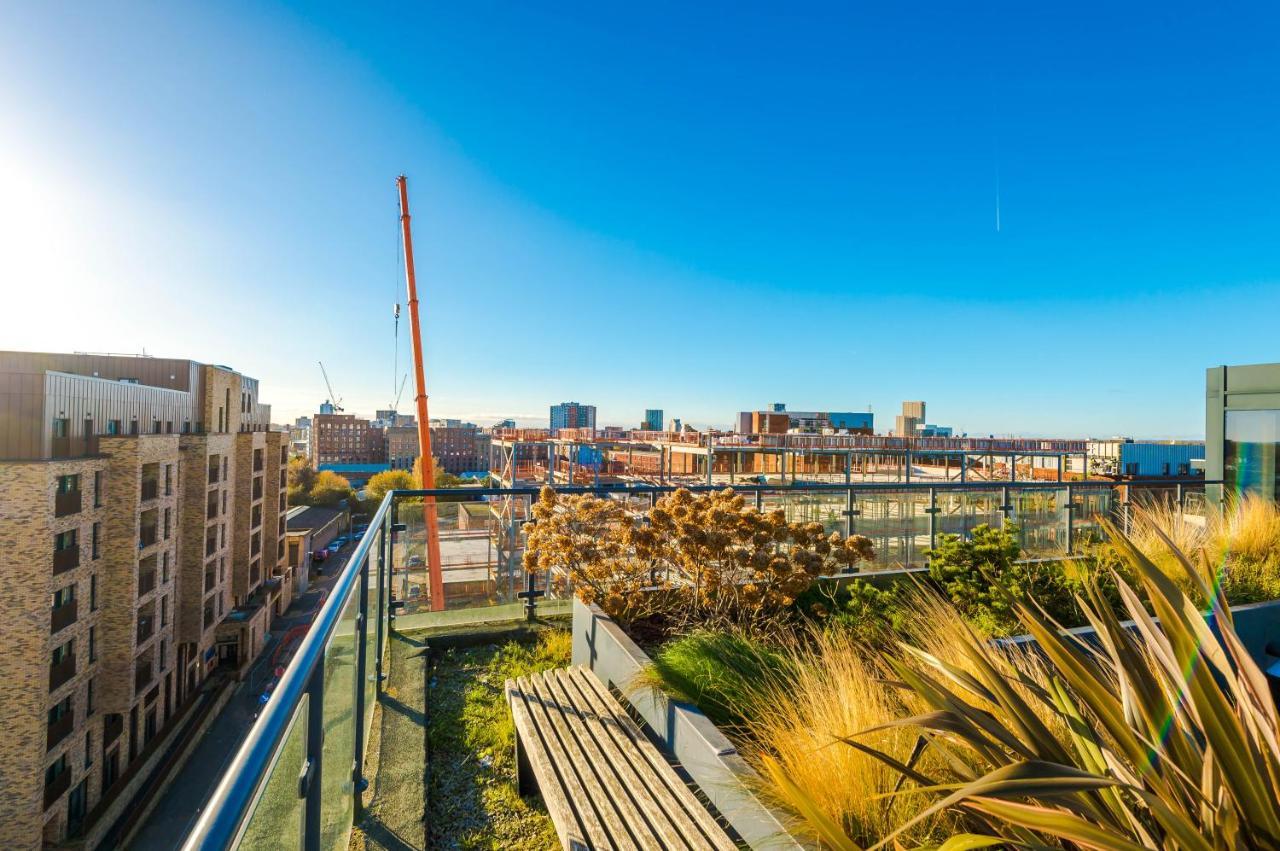 Spacious 3-bedroom In With Private Rooftop Terrace & Stunning Views Apartment Manchester