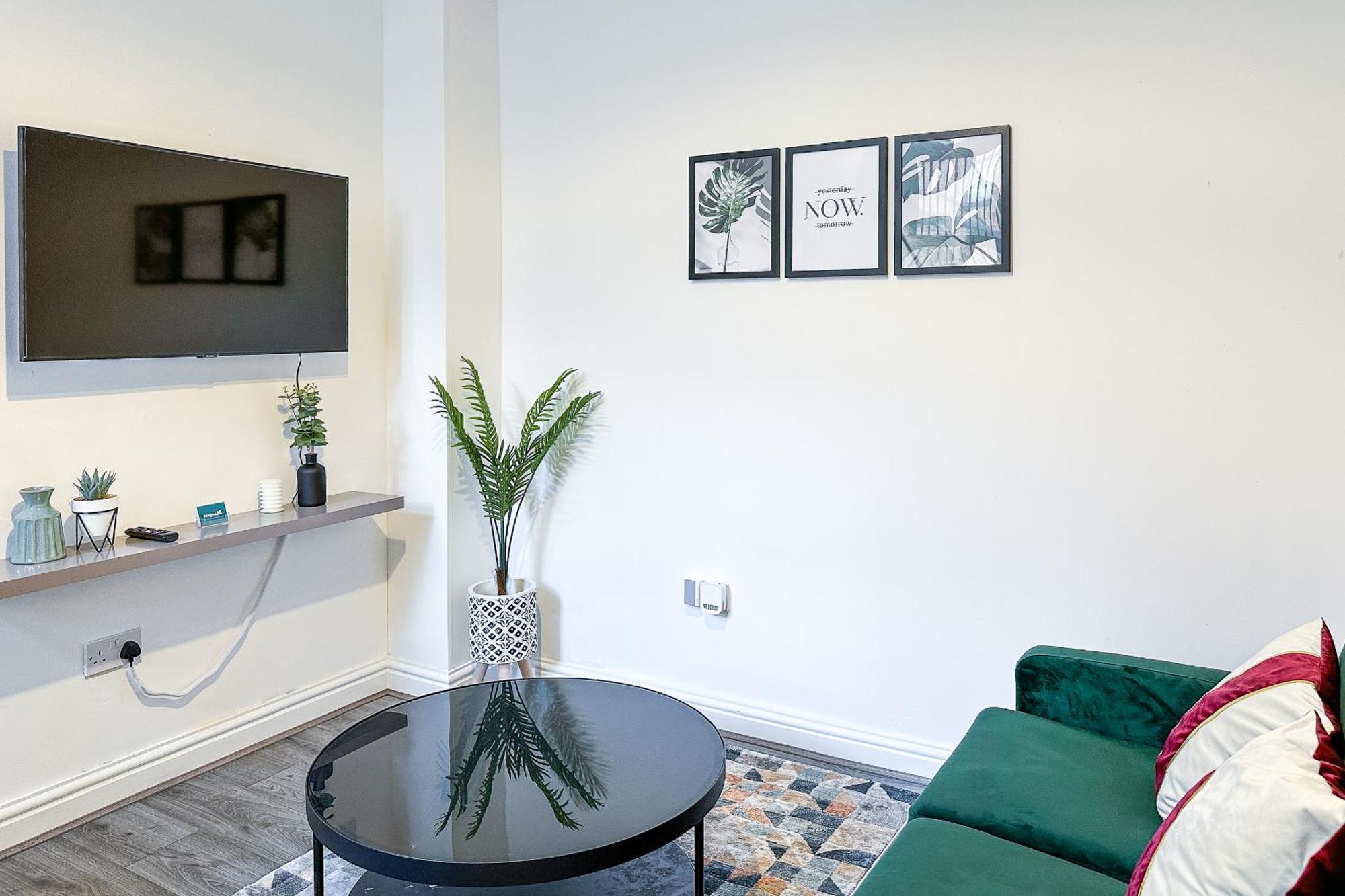 Ashfield Co-Living - Private Room Self-Cater Holiday home Manchester