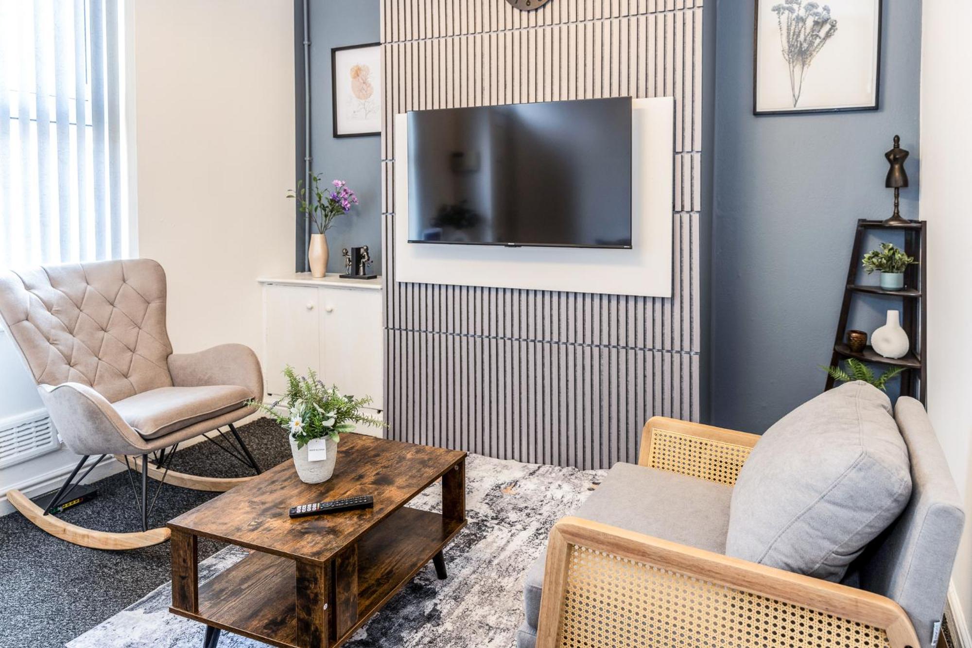 Stylish 2 Bed House 7mins To City Center Apartment *