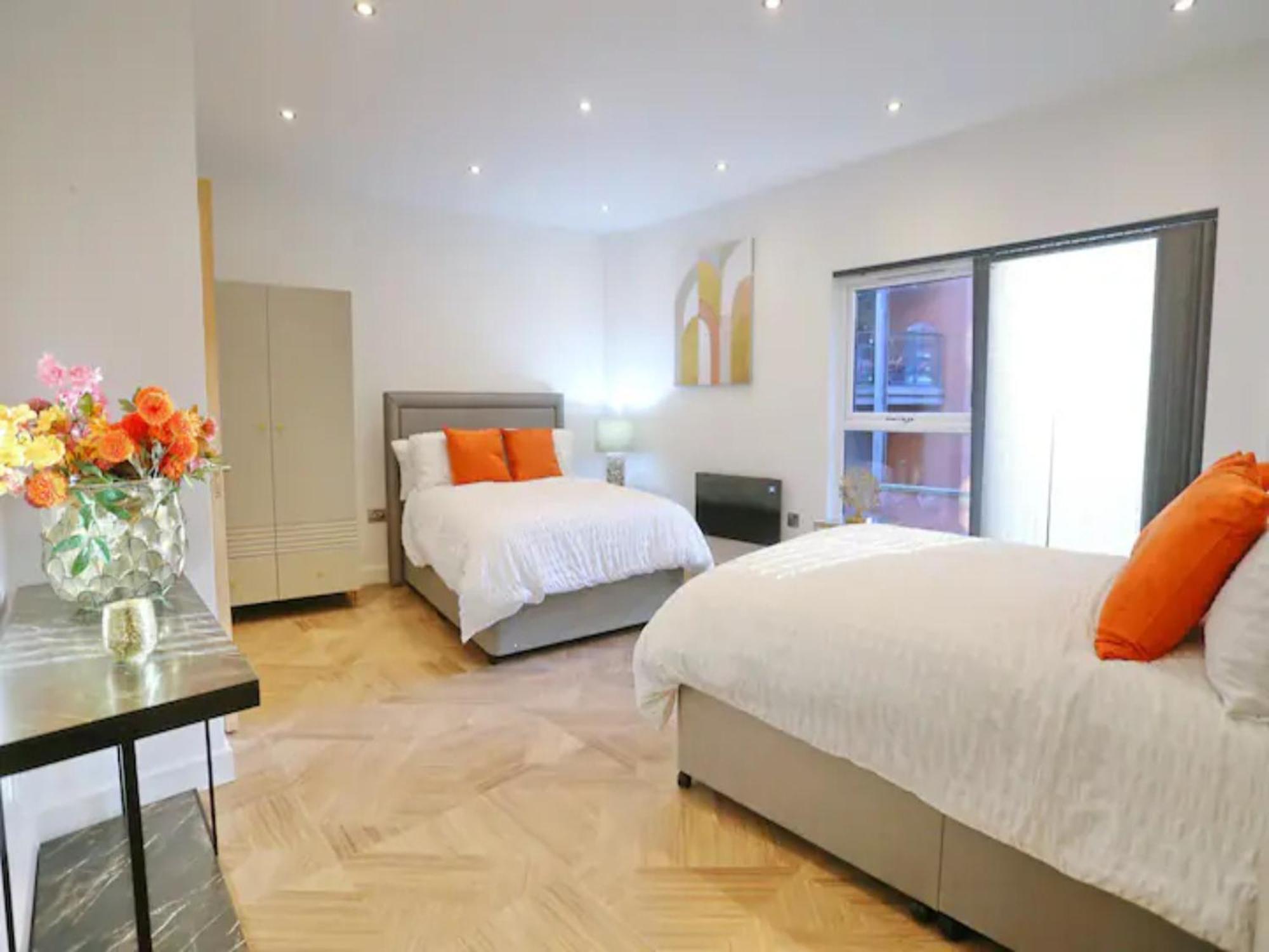 Pass The Keys Large Flat Walk To Centre In 5 Mins * Manchester