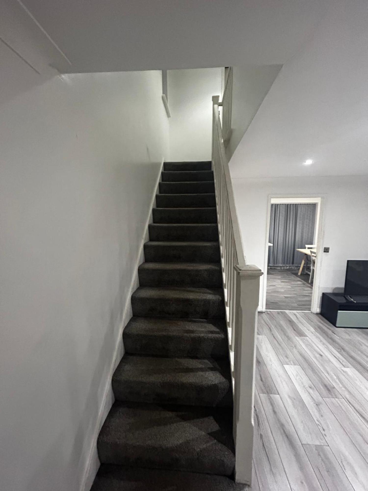 Executive 3 Bedroom House Apartment *