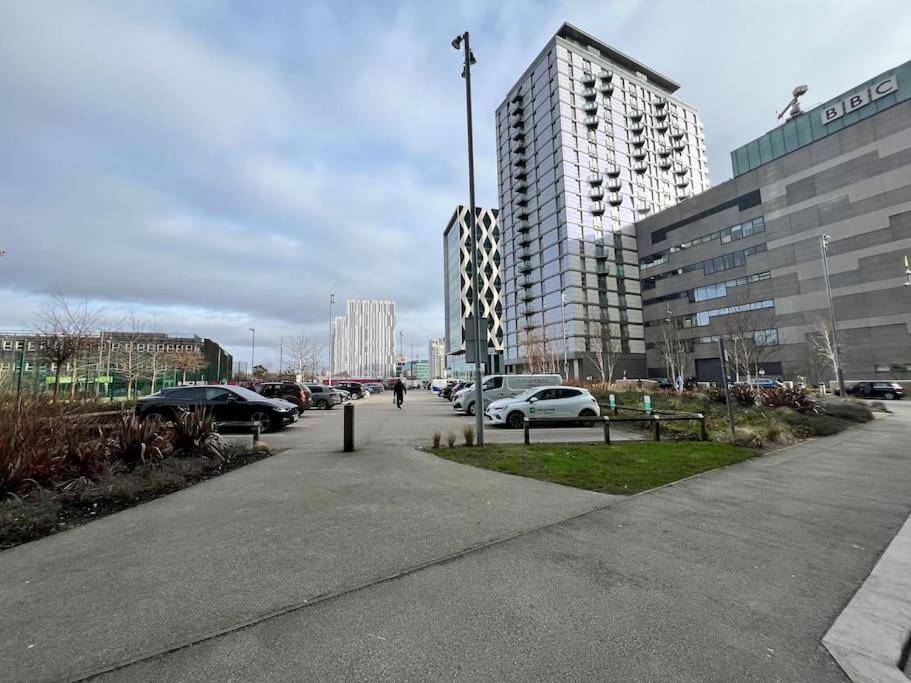 Spacious 2 Bedroom Flat Stunning Waterside View Appartement Manchester