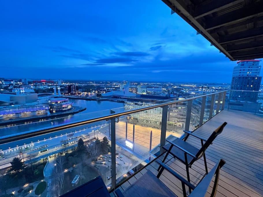 Spacious 2 Bedroom Flat Stunning Waterside View Appartement