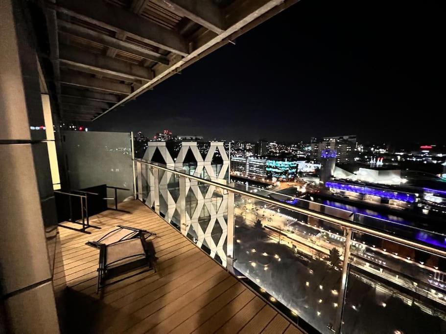 Spacious 2 Bedroom Flat Stunning Waterside View