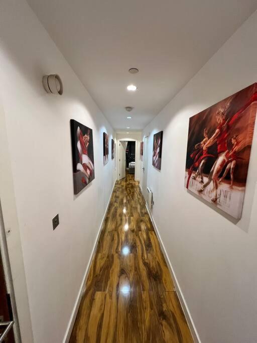 Spacious 2 Bedroom Flat Stunning Waterside View Appartement Manchester
