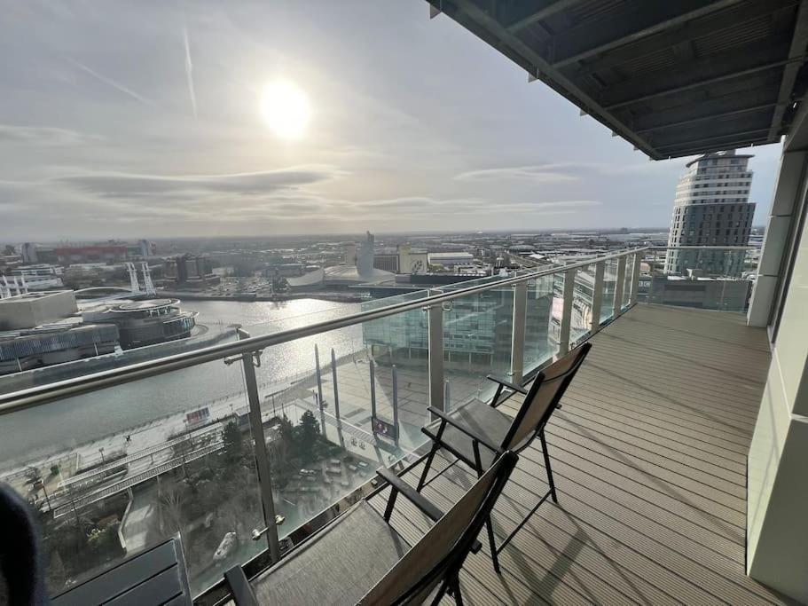 Spacious 2 Bedroom Flat Stunning Waterside View Appartement