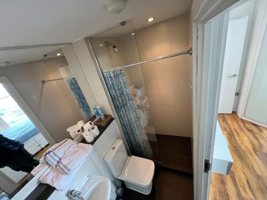 Spacious 2 Bedroom Flat Stunning Waterside View Appartement Manchester