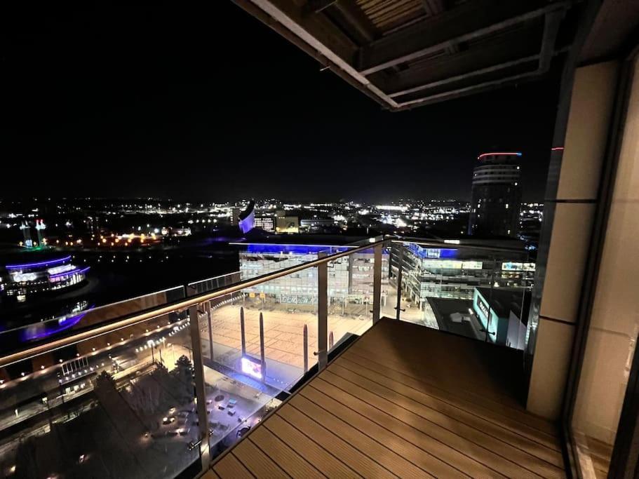 Spacious 2 Bedroom Flat Stunning Waterside View Appartement *