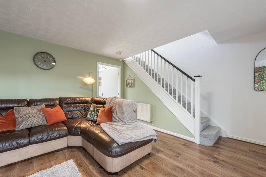 Comfy 3-bedroom House Nr Coop Live Arena And Centre By Rest&recharge *