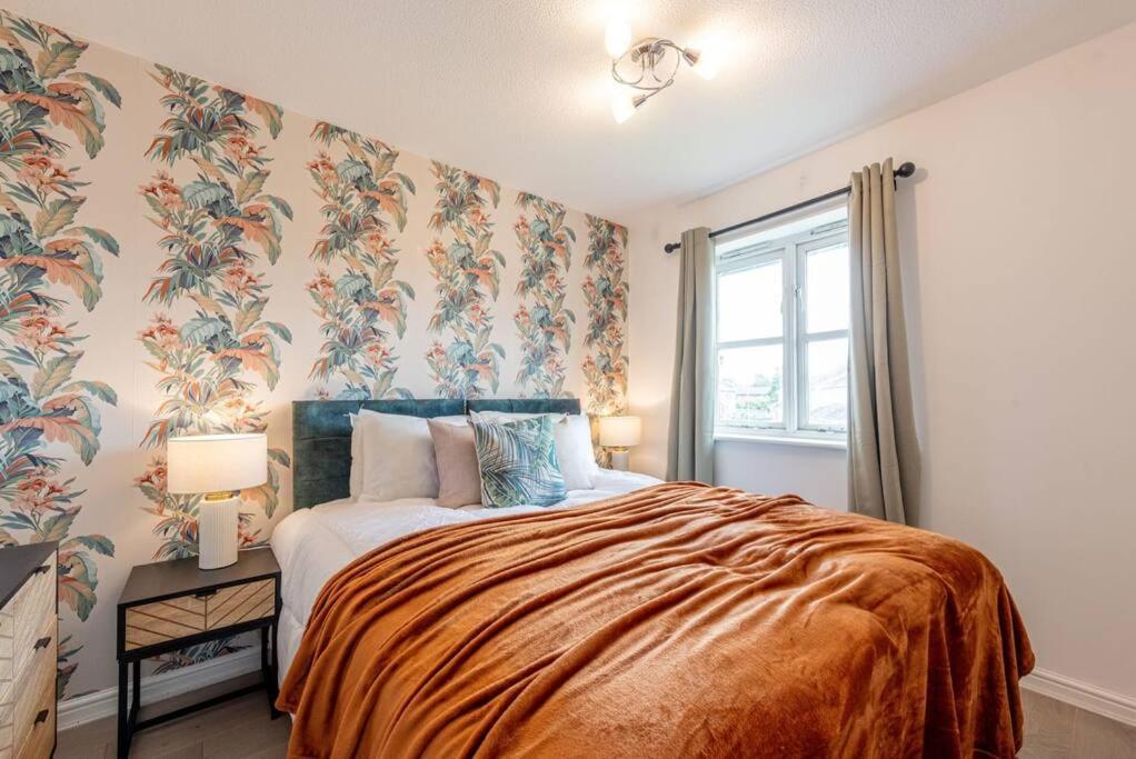 Comfy 3-bedroom House Nr Coop Live Arena And Centre By Rest&recharge *