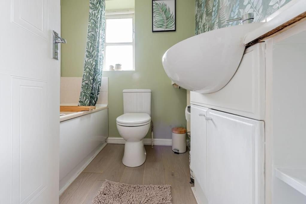 Holiday home Comfy 3-bedroom House Nr Coop Live Arena And Centre By Rest&recharge Manchester