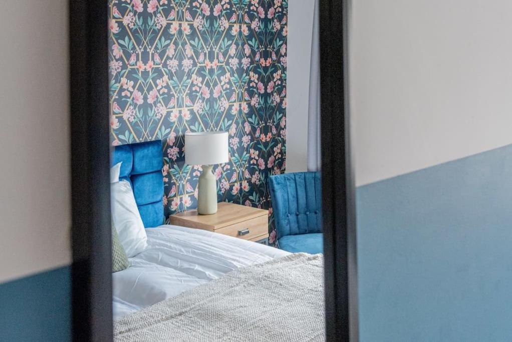 Comfy 3-bedroom House Nr Coop Live Arena And Centre By Rest&recharge Holiday home