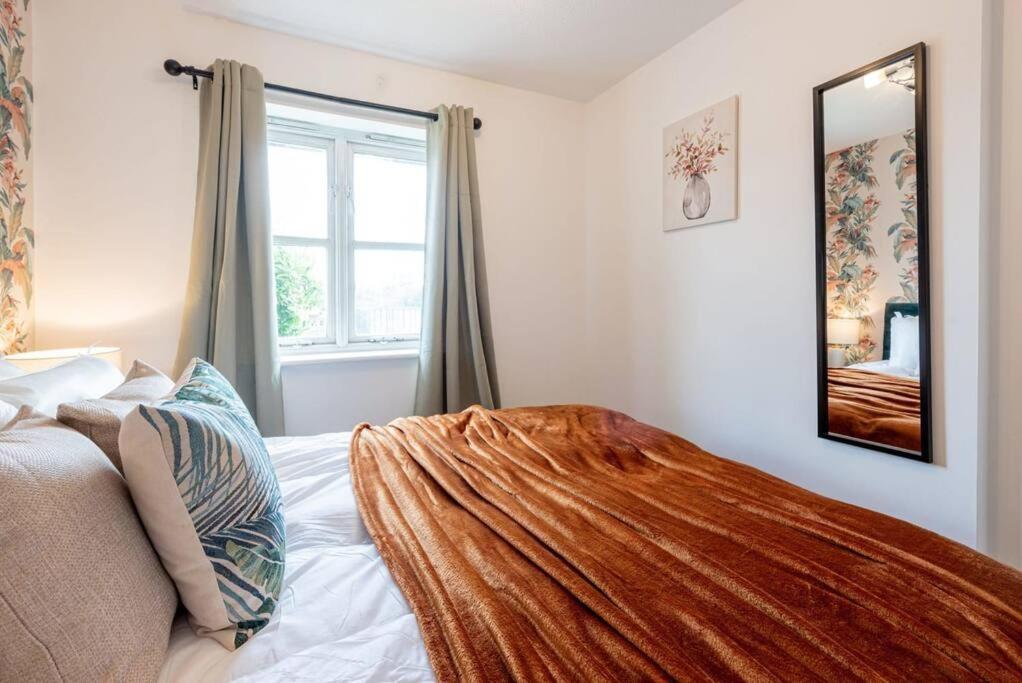 Holiday home Comfy 3-bedroom House Nr Coop Live Arena And Centre By Rest&recharge