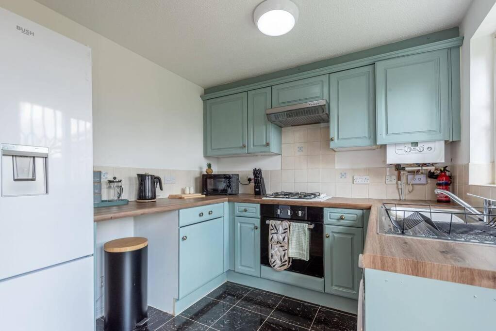 Comfy 3-bedroom House Nr Coop Live Arena And Centre By Rest&recharge *