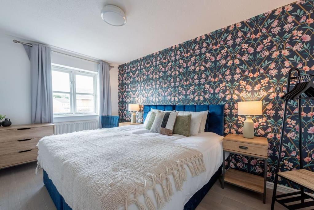 Comfy 3-bedroom House Nr Coop Live Arena And Centre By Rest&recharge *