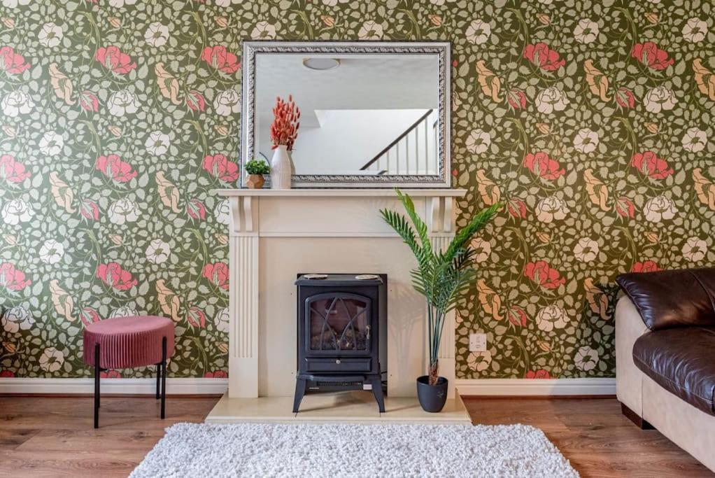 Holiday home Comfy 3-bedroom House Nr Coop Live Arena And Centre By Rest&recharge *