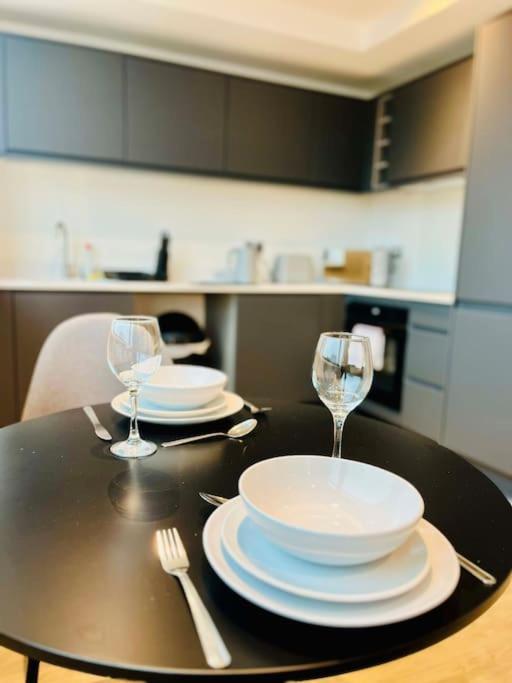 Cozy And Modern 1 Bed In Prime Location Apartment