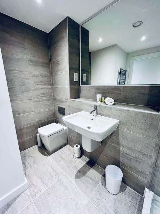 Apartment Cozy And Modern 1 Bed In Prime Location *