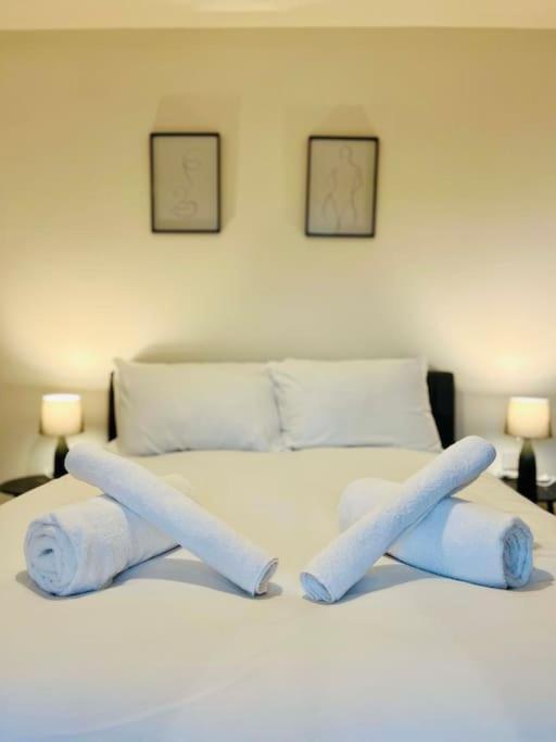 Cozy And Modern 1 Bed In Prime Location *