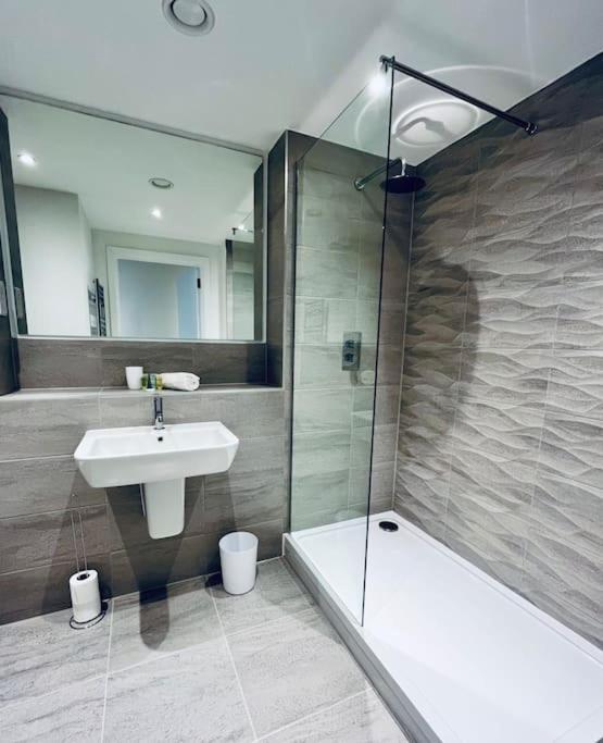 Cozy And Modern 1 Bed In Prime Location