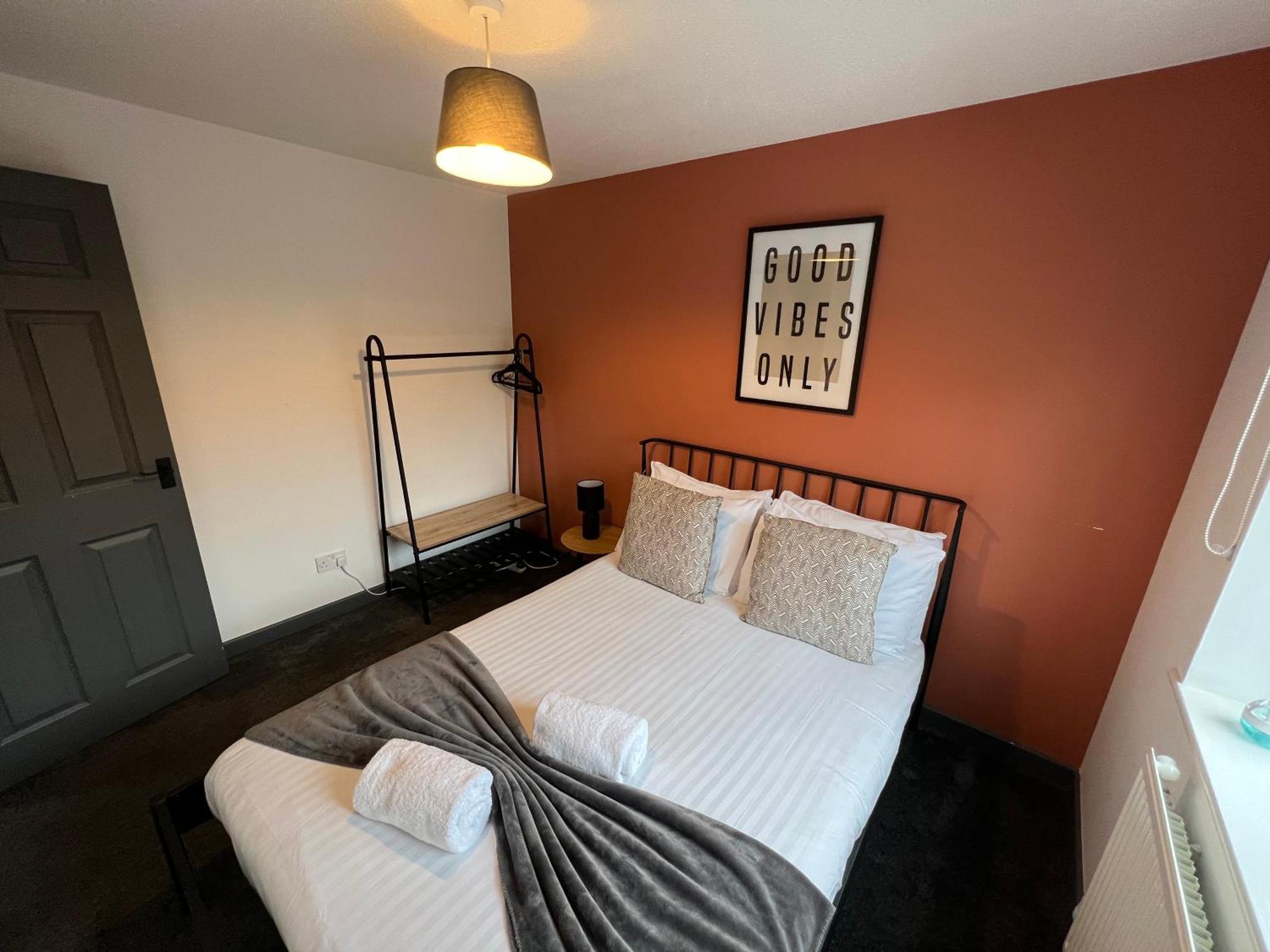 3 Bedroom House With Parking Manchester