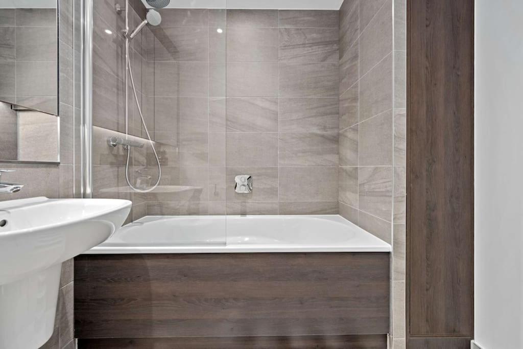 Apartment Luxurious Two Bedroom *
