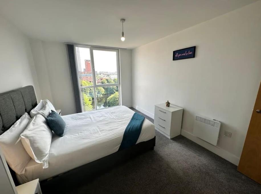 Apartment Chic 1 Bed Mcr Ap W/balcony- Sleeps 4 Manchester