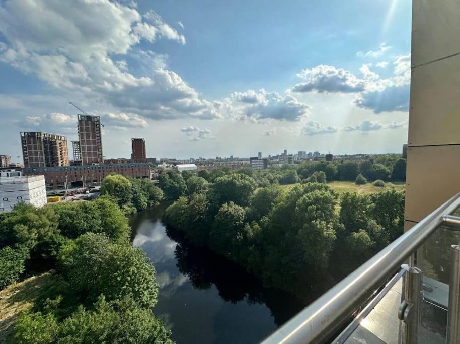 Apartment Chic 1 Bed Mcr Ap W/balcony- Sleeps 4 Manchester