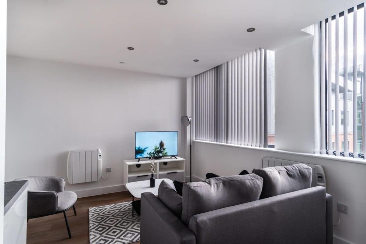 Zeni, Alexandra Rise Bright 1 Bed Manchester