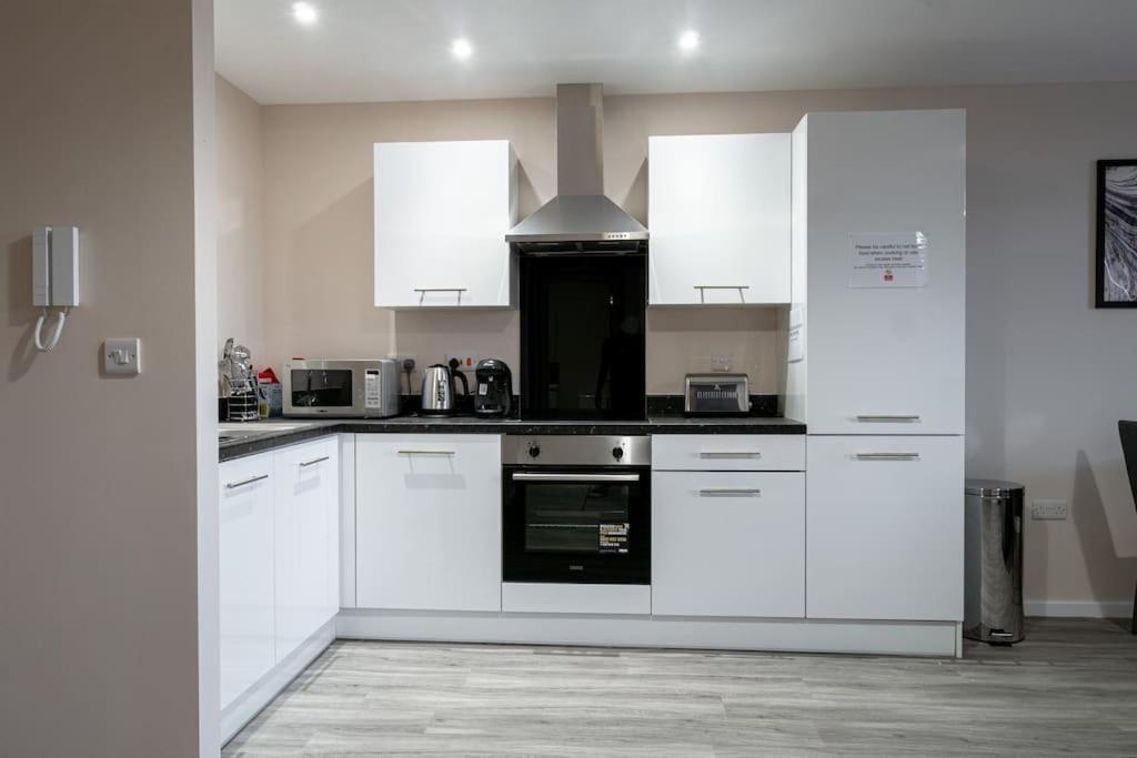 1bed Apartment, Free Parking For Two, Long Term Discounts