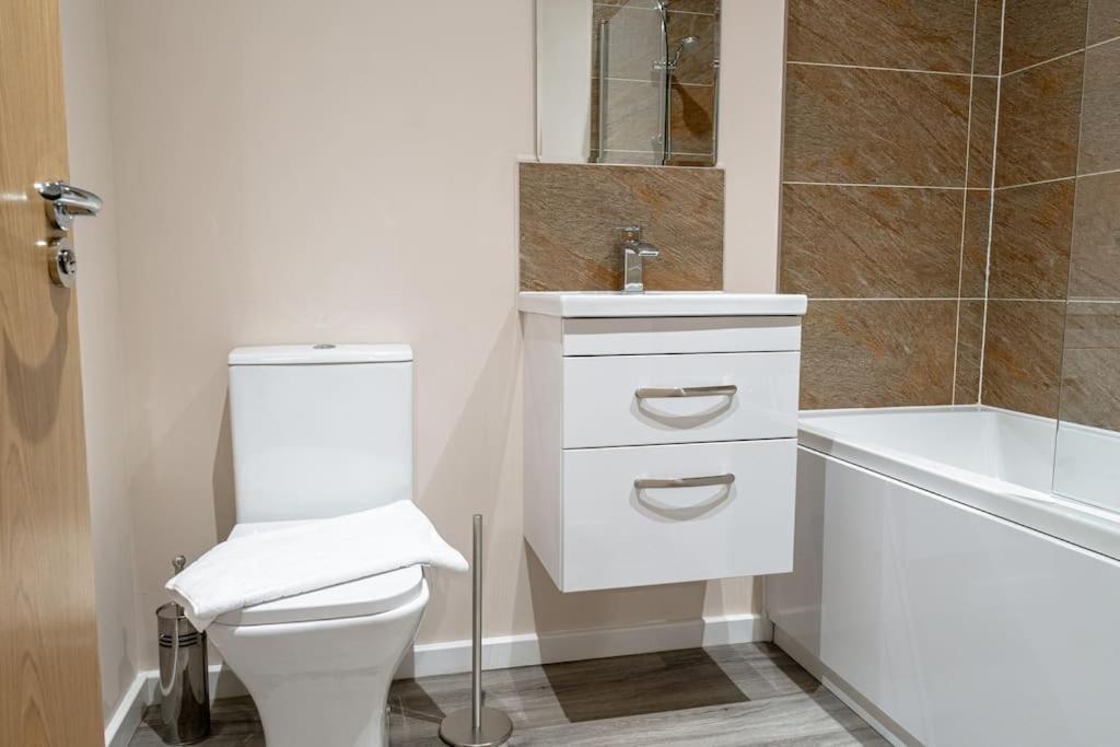 Appartement 1bed Apartment, Free Parking For Two, Long Term Discounts *