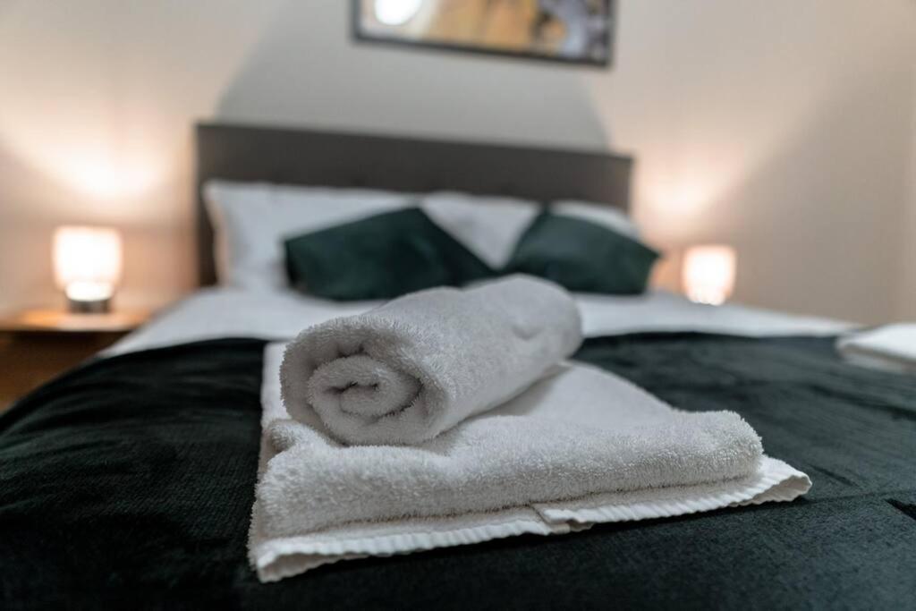 1bed Apartment, Free Parking For Two, Long Term Discounts *