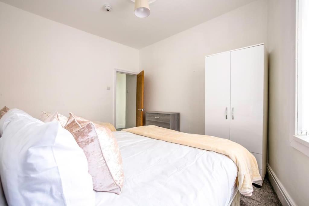 Big New House - 5bdr Near Holiday home