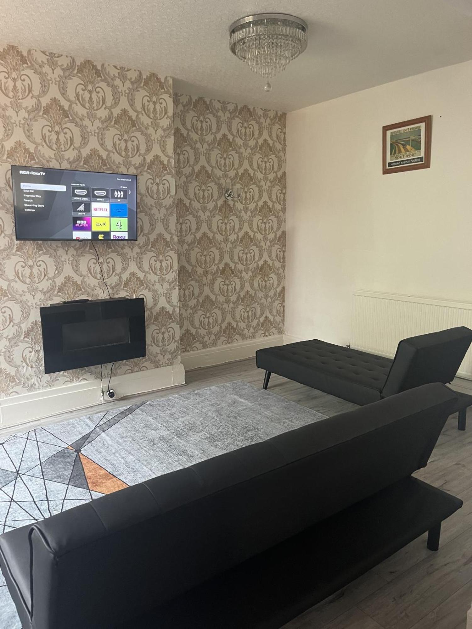 Droylsden House Holiday home *