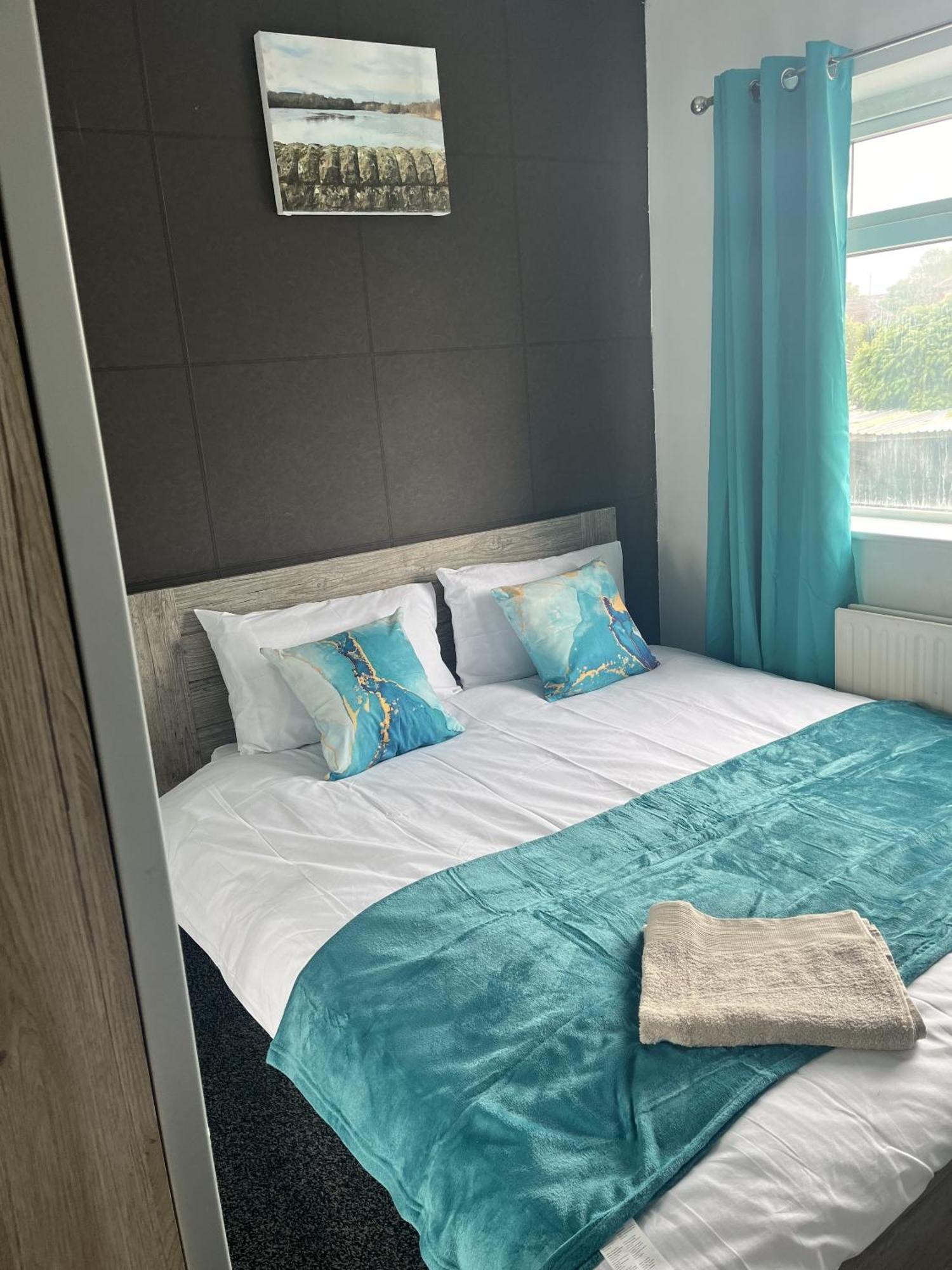 Droylsden House Holiday home *