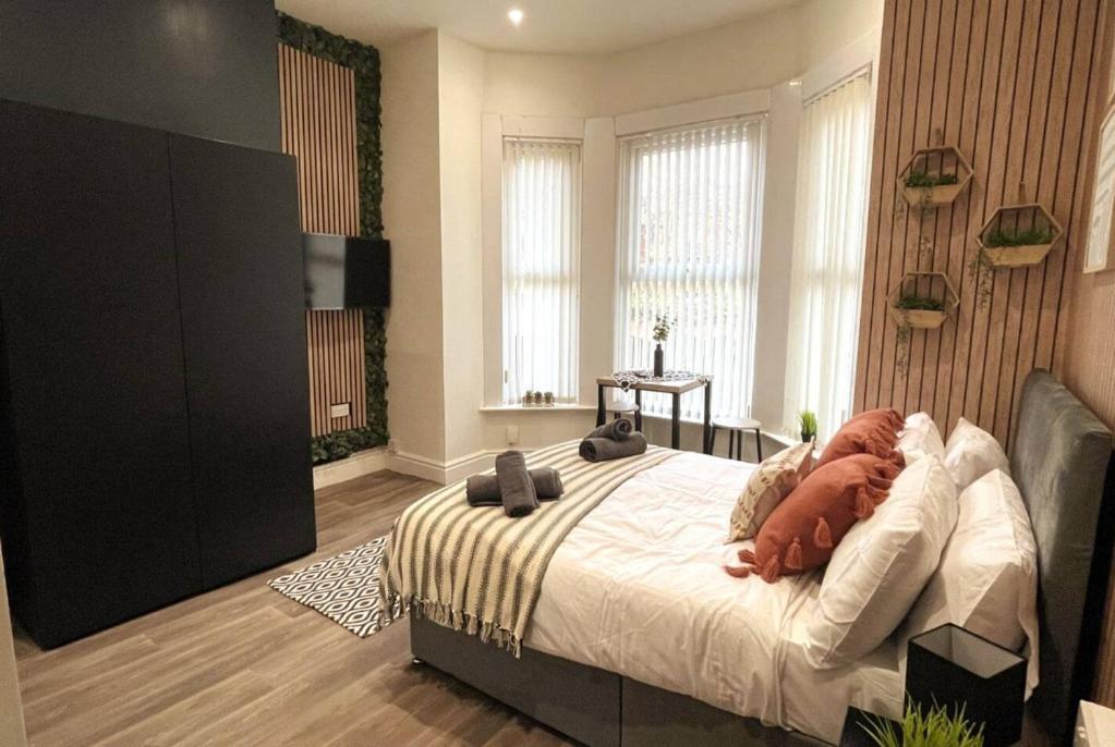 Deluxe Centrally Located In