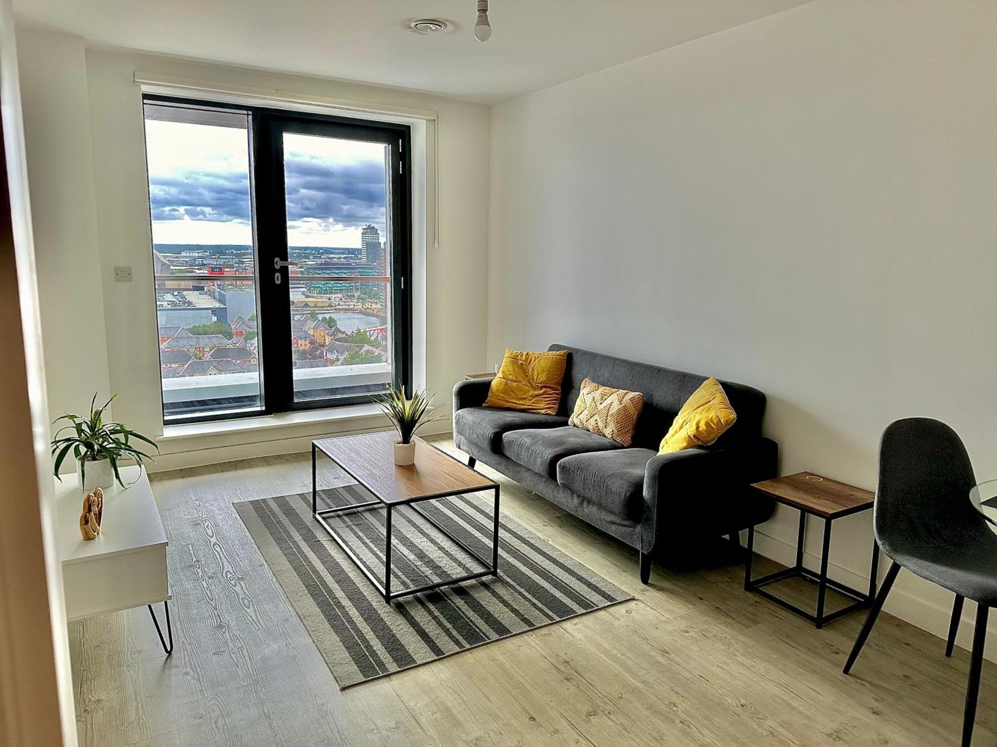 Amazing 1 Bedroom Flat With Balcony Views To The City 19th Floor