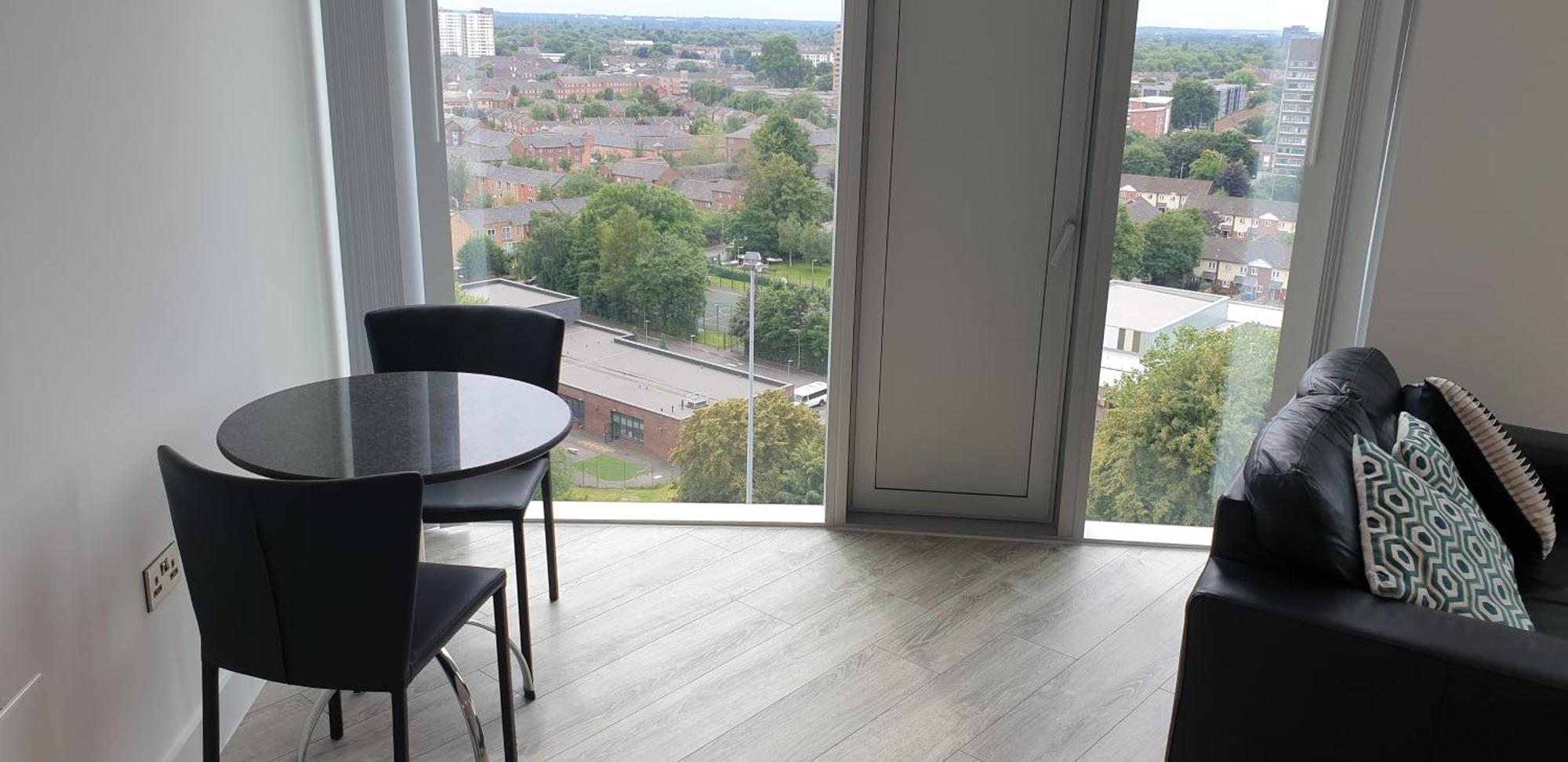 Stunning Large Luxury With Beautiful Views- Deansgate-city Centre Apartment *
