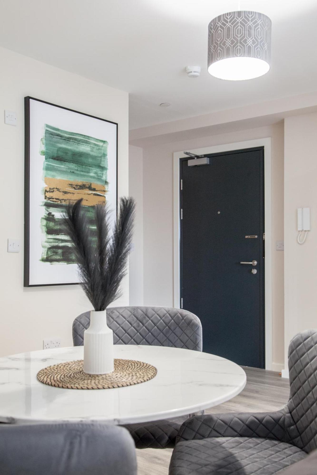 Modern 2bd In Apartment