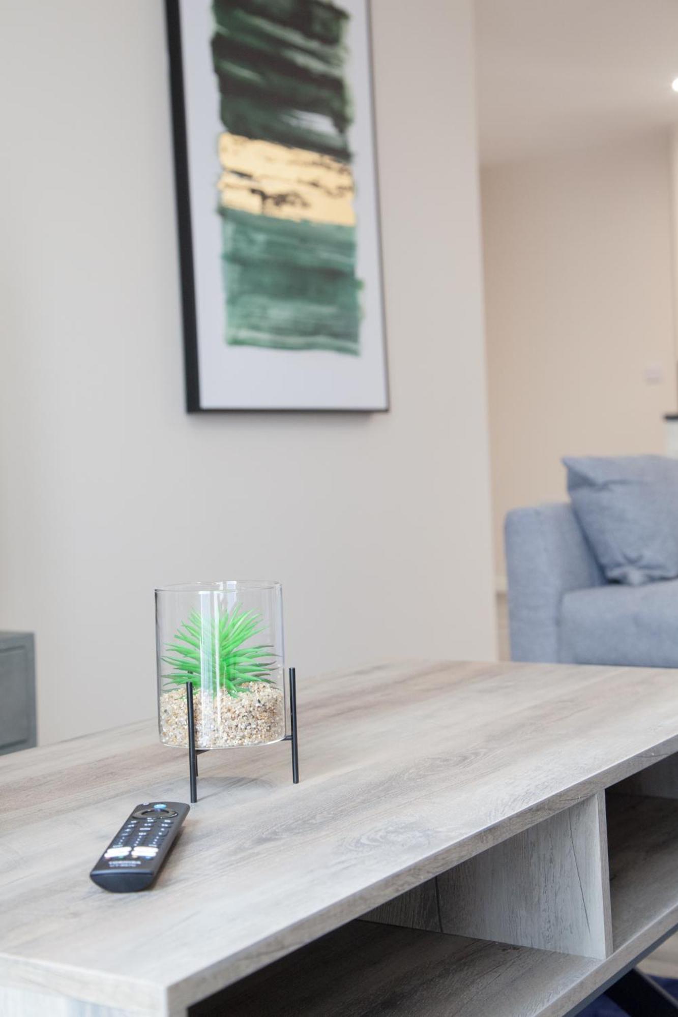 Modern 2bd In Apartment Manchester