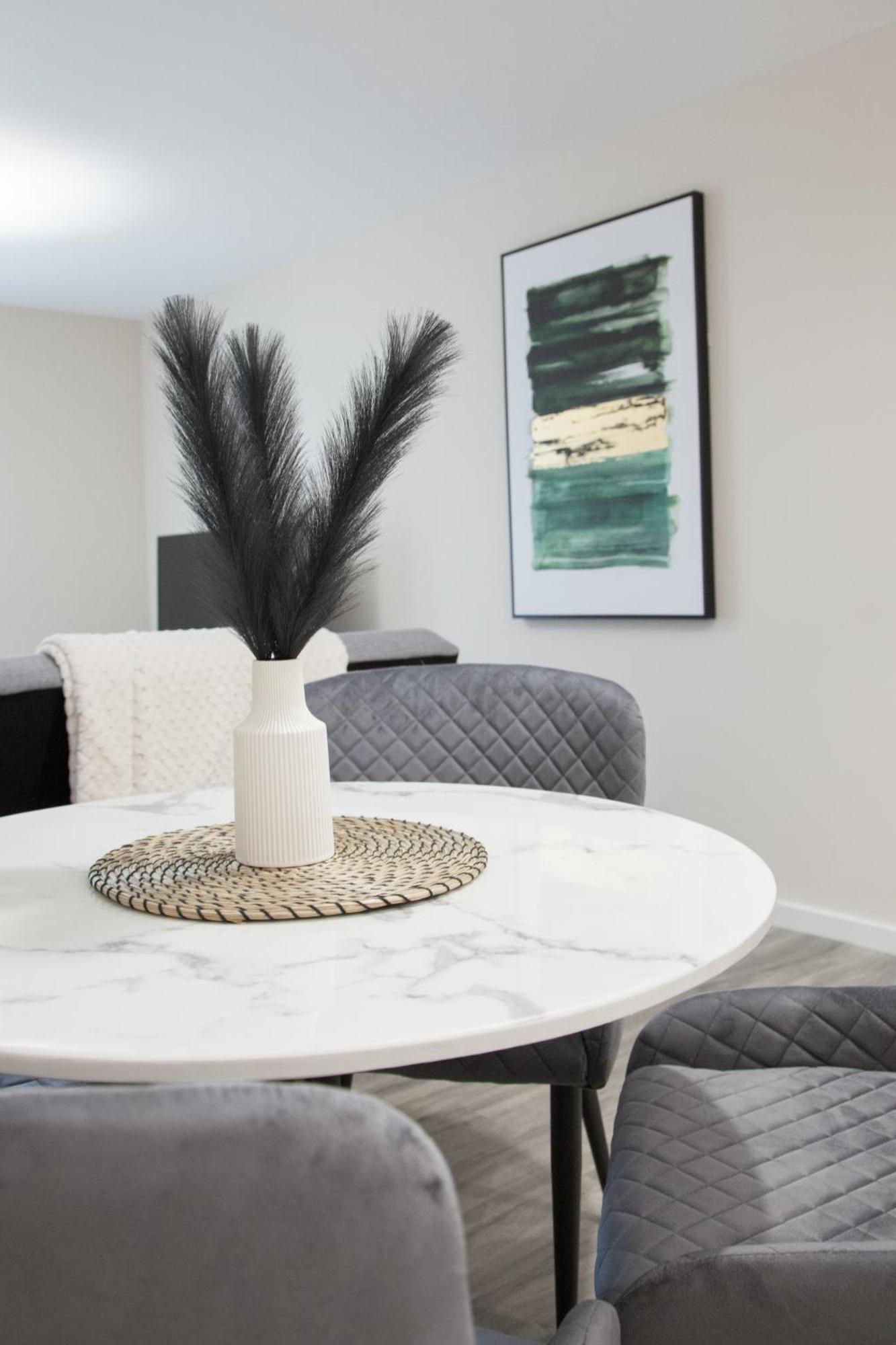 Modern 2bd In Manchester