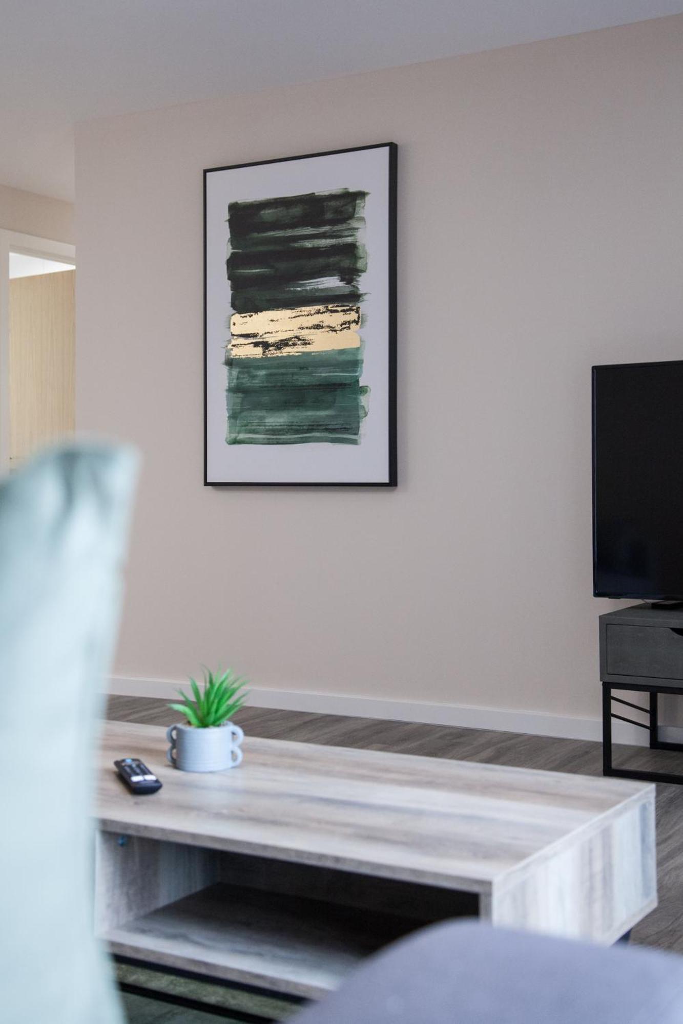 Modern 2bd In Apartment