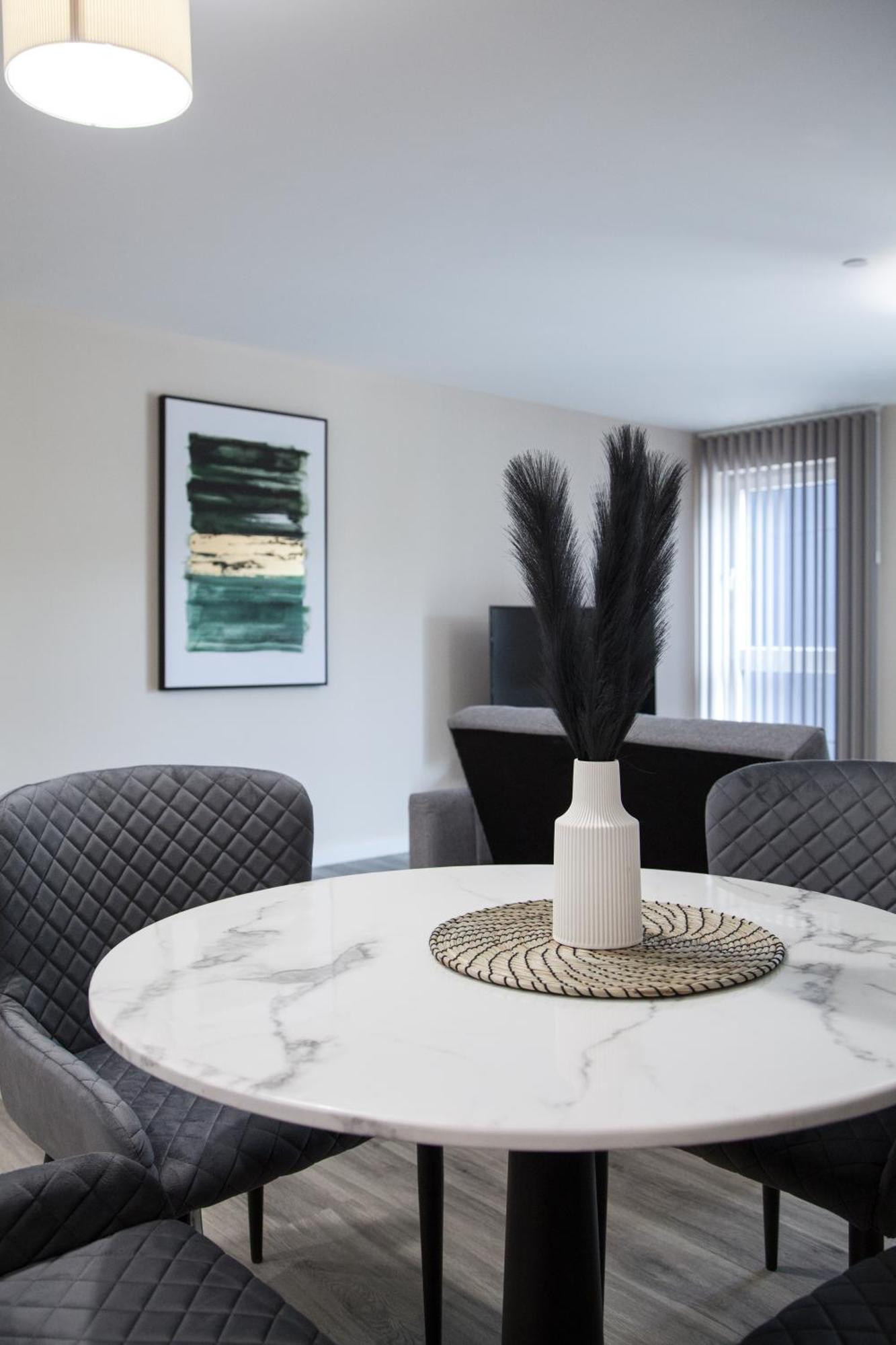 Modern 2bd In Manchester