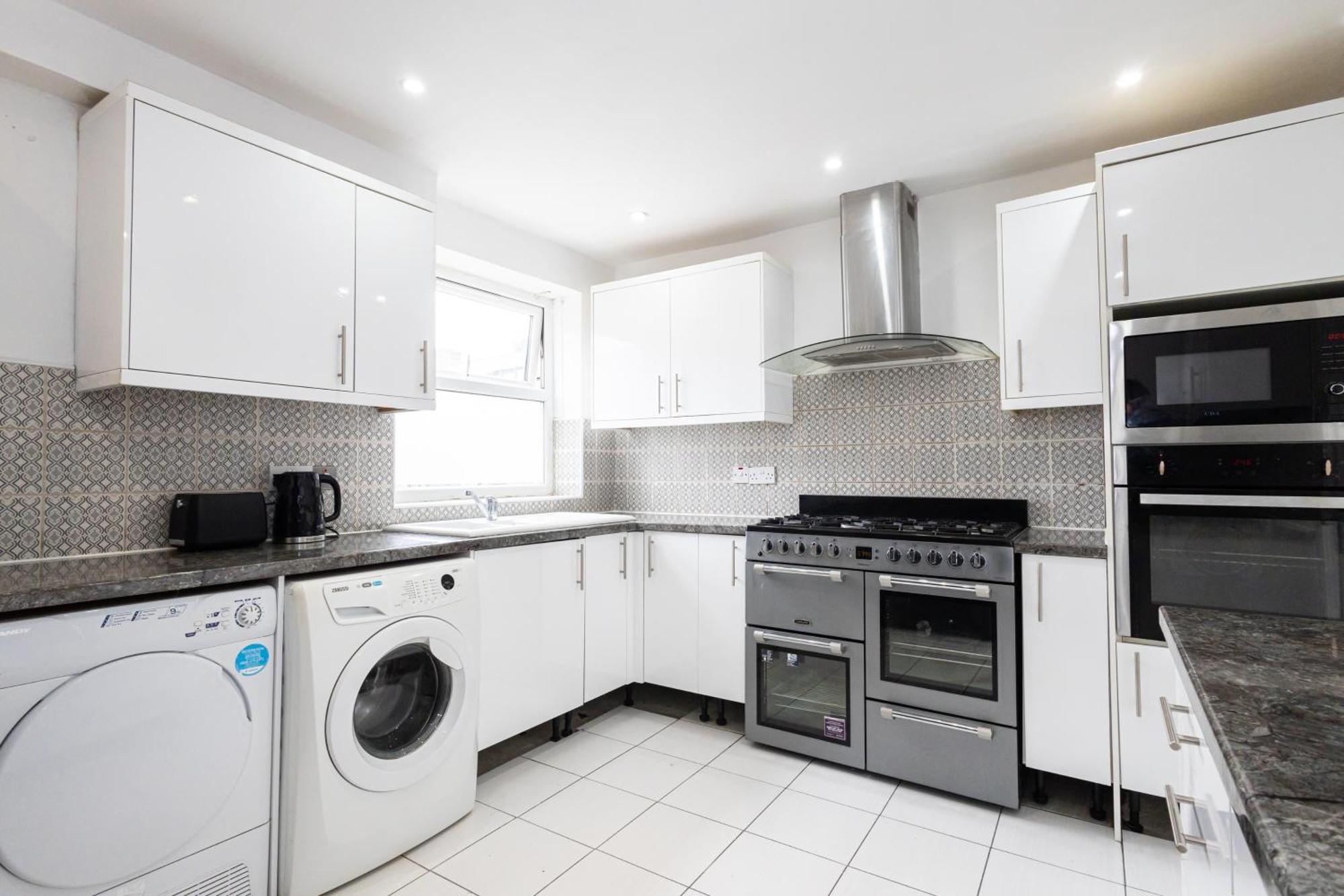 Cosy Retreats Central, Netflix, Free Parking