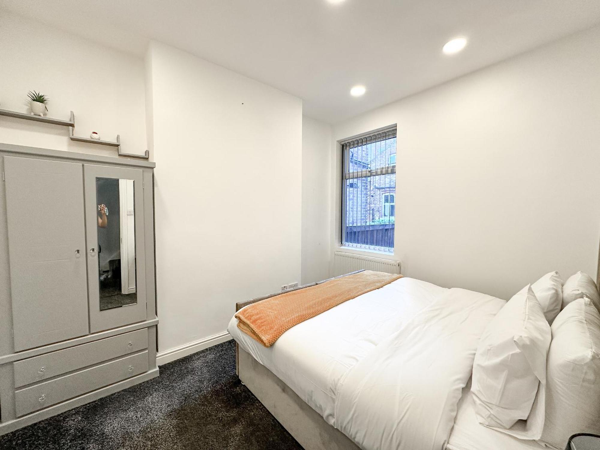 Large Home In Heart Of Bustling Levenshulme Vakantiehuis