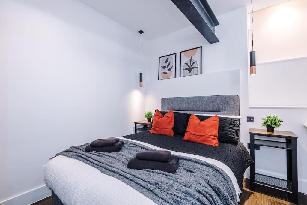Incredible 3bed Townhouse, Rooftop Patio, Sleeps 6 *