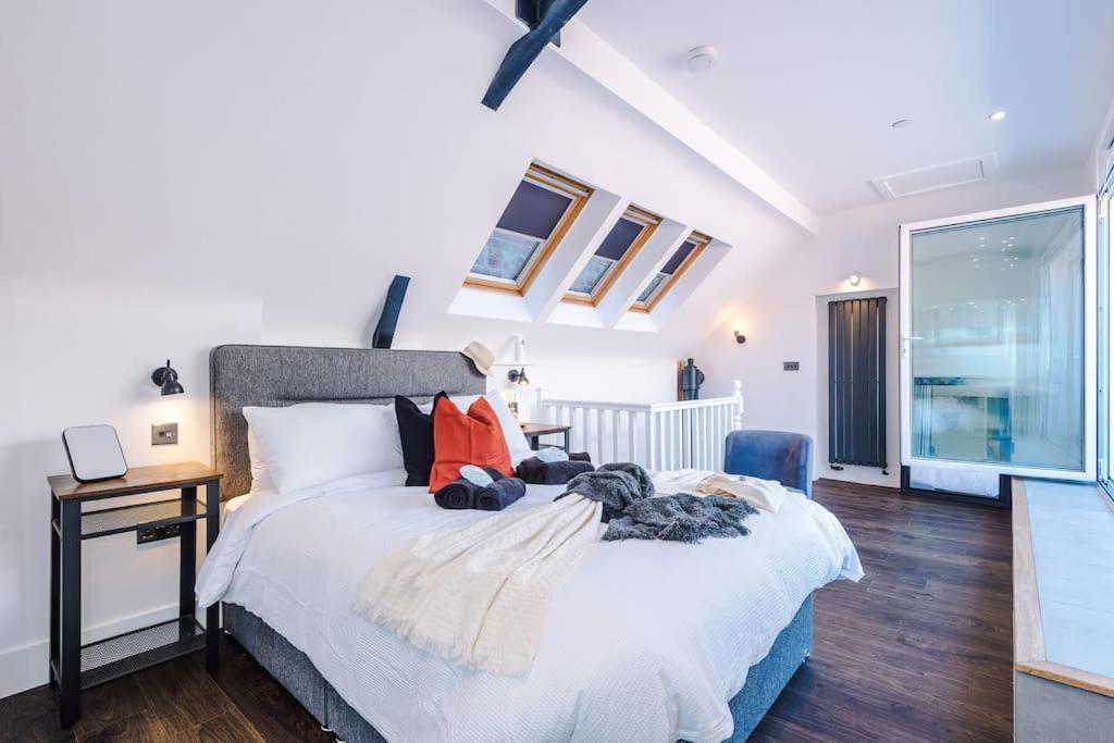 Incredible 3bed Townhouse, Rooftop Patio, Sleeps 6