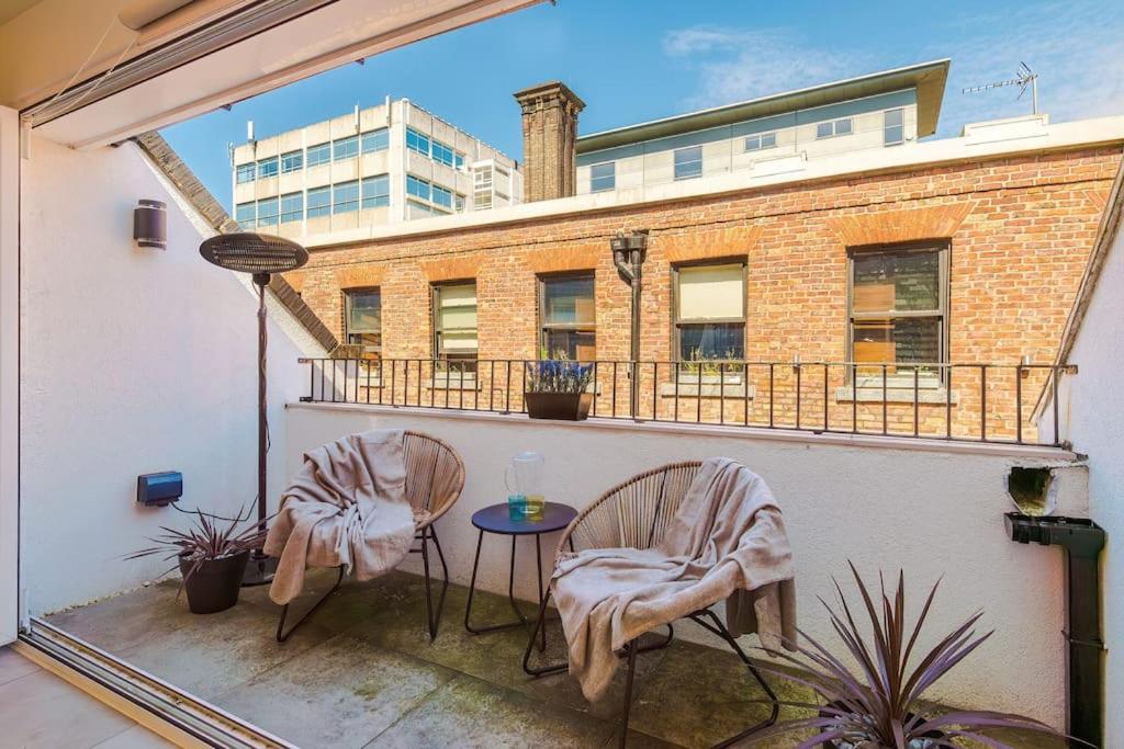 Incredible 3bed Townhouse, Rooftop Patio, Sleeps 6 Apartment